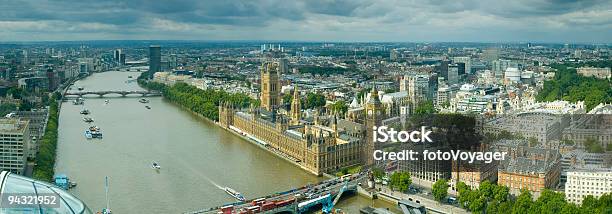 El Big Ben Y El Río Támesis Londres Foto de stock y más banco de imágenes de Mirar el paisaje - Mirar el paisaje, Rueda del milenio, Westminster Cathedral