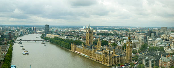 panorama di londra - portcullis house foto e immagini stock