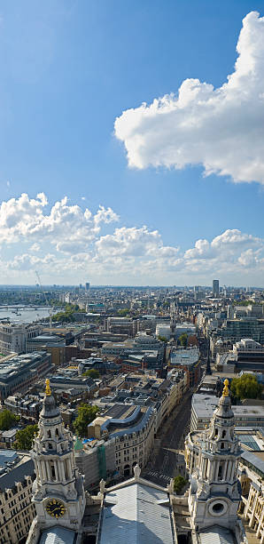 toits de la ville, à londres - london england aerial view skyscraper mid air photos et images de collection