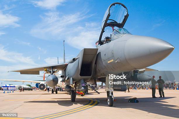 Fighter Jet I Załogi - zdjęcia stockowe i więcej obrazów Siły powietrzne USA - Siły powietrzne USA, Samolot myśliwski, Pilot