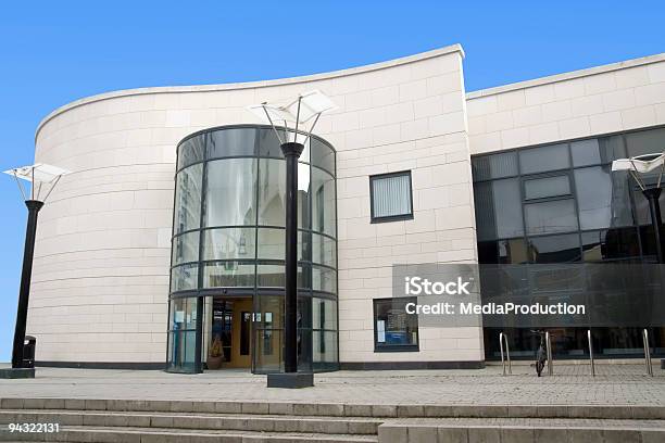 Foto de Edifício e mais fotos de stock de Arquitetura - Arquitetura, Biblioteca, Edifício Comercial