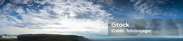 Big Sky Krajobraz Z Chmurami - zdjęcia stockowe i więcej obrazów Bez ludzi - Bez ludzi, Brecon Beacons, Chmura