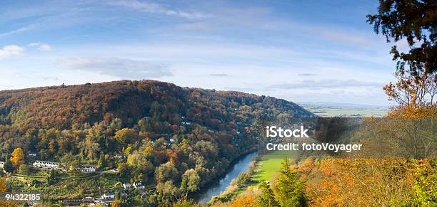 Photo libre de droit de Village De La Vallée De La Rivière banque d'images et plus d'images libres de droit de Forêt de Dean - Forêt de Dean, Maison, Rivière Wye - Angleterre