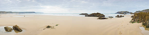 playa con huellas - landscape scenics beach uk fotografías e imágenes de stock