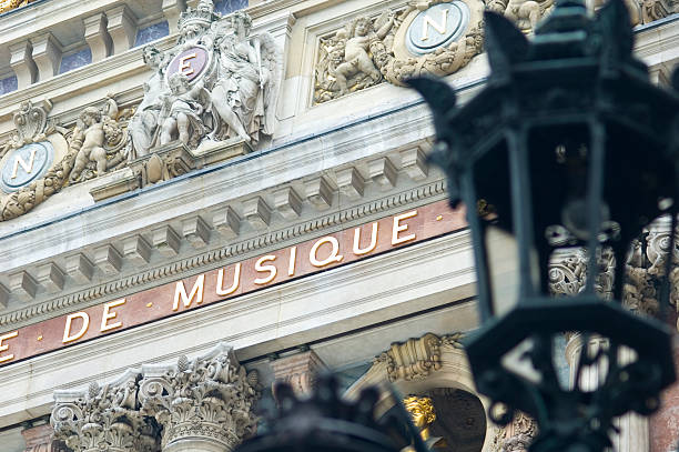 façade baroque de l'opéra garnier, paris - opera garnier photos et images de collection