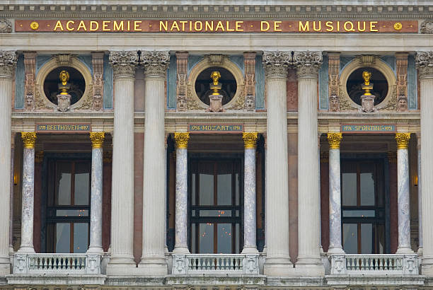 正面玄関のガルニエ宮（オペラ座）、パリ - opera opera garnier paris france france ストックフォトと画像