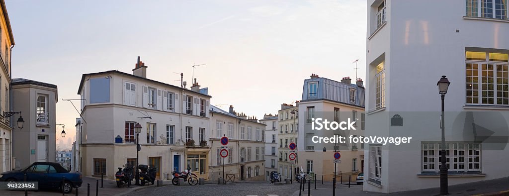 Rua de paralelepípedos, casas, França - Foto de stock de Paris royalty-free