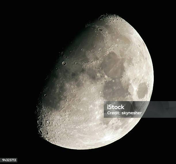 Photo libre de droit de Half Moon banque d'images et plus d'images libres de droit de Lune - Lune, Surface lunaire, Couleur noire