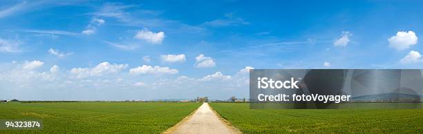 Big Sky Su Campi Verde - Fotografie stock e altre immagini di Cheltenham - Cheltenham, Panorama di nuvole, Agricoltura