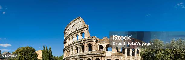블루 스카이즈 Over The Colosseum 로마 콜로세움에 대한 스톡 사진 및 기타 이미지 - 콜로세움, 건물 외관, 건축