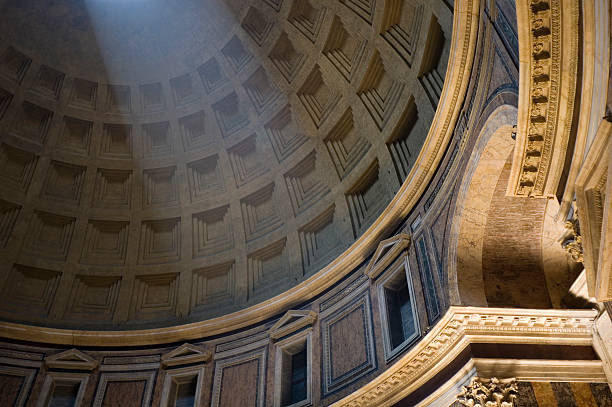 licht in das pantheon in rom - cupola stock-fotos und bilder