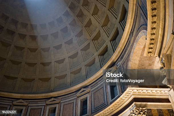 Rayo De Luz En El Panteón Roma Foto de stock y más banco de imágenes de Roma - Italia - Roma - Italia, Roma Antigua, Agujero