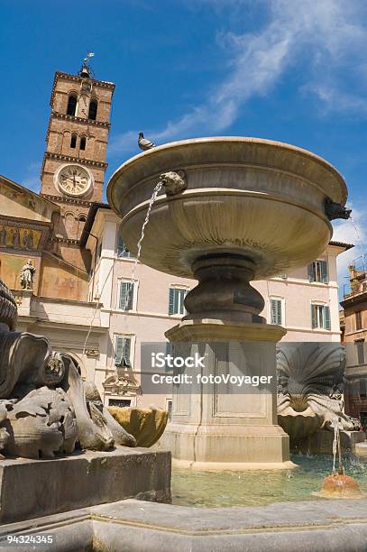 Brunnen Auf Der Piazza Trastevere Rom Stockfoto und mehr Bilder von Alt - Alt, Architektonische Säule, Architektur