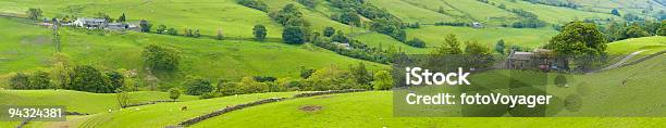 Farmhouses とフィールド - イギリスのストックフォトや画像を多数ご用意 - イギリス, イギリス 湖水地方, イングランド