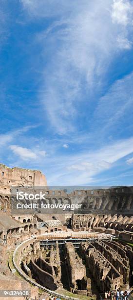 Anfiteatro Del Colosseo Roma - Fotografie stock e altre immagini di Ambientazione esterna - Ambientazione esterna, Anfiteatro, Antica Roma