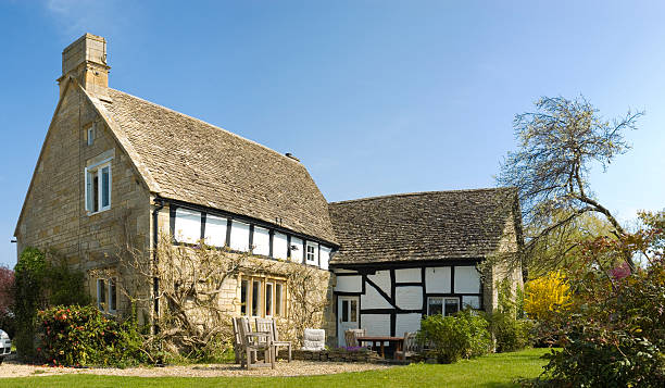 lusso casa di campagna - english village immagine foto e immagini stock