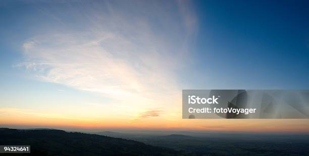 Wielkie Niebo Pomarańczowy Horizon Tle - zdjęcia stockowe i więcej obrazów Bez ludzi - Bez ludzi, Big Sky - Stan Montana, Chmura