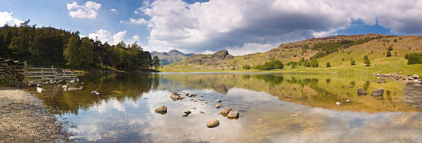 побережье, горы, лес, озёрный край - panoramic langdale pikes english lake district cumbria стоковые фото и изображения