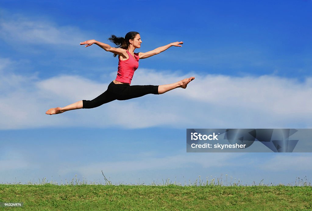 Большие прыжки на луг - Стоковые фото Большой роялти-фри