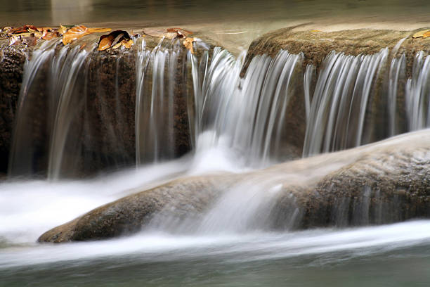 폭포 얕은 저수시설 - boise waterfall nature erawan 뉴스 사진 이미지