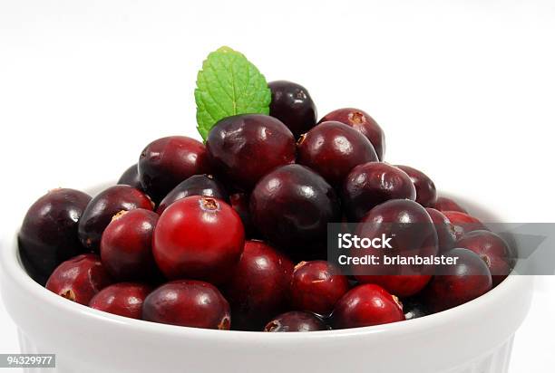 Dunkles Cranberry Mit Minze Stockfoto und mehr Bilder von Ausgebleicht - Ausgebleicht, Beere - Obst, Beilage