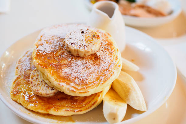 brot kuchen mit banane - muffin cheese bakery breakfast stock-fotos und bilder