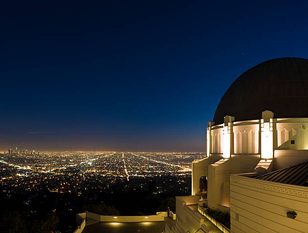 la miasta i obserwatorium - solar system planet dark illuminated zdjęcia i obrazy z banku zdjęć