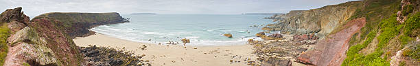 панорама залива с видом на океан - tide aerial view wave uk стоковые фото и изображения