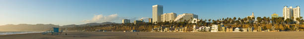 golden pacifico shore - santa monica beach california house foto e immagini stock