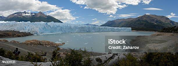 Glaciar Perito Moreno En La Patagonia Argentina Foto de stock y más banco de imágenes de Aire libre - Aire libre, América del Sur, Argentina