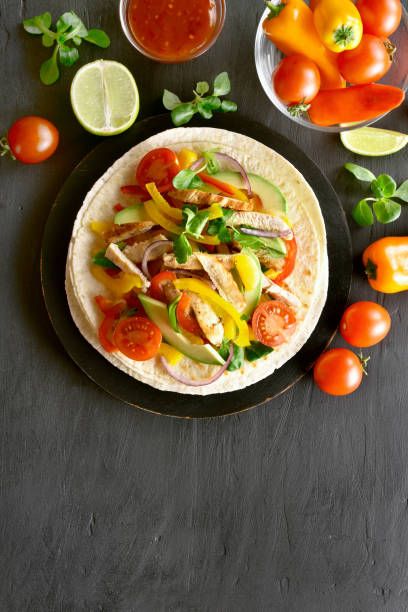 istock Taco with chicken meat and vegetables 943322610