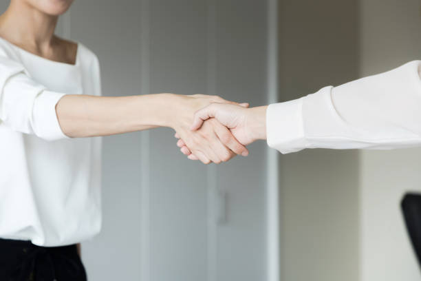 istock Two women shaking hands. Business partnership concept. 943327438