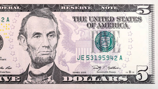 detail der fünf us-dollar bill nahaufnahme - currency us paper currency five dollar bill usa stock-fotos und bilder
