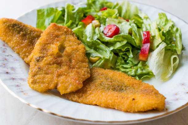 istock Fried Crispy Sardine Fish Plate with Salad / Seafood Sardalya 943369158