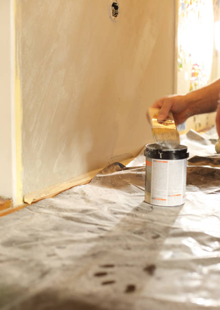 рутина строителя - plasterboard plaster sander wall стоковые фото и изображения