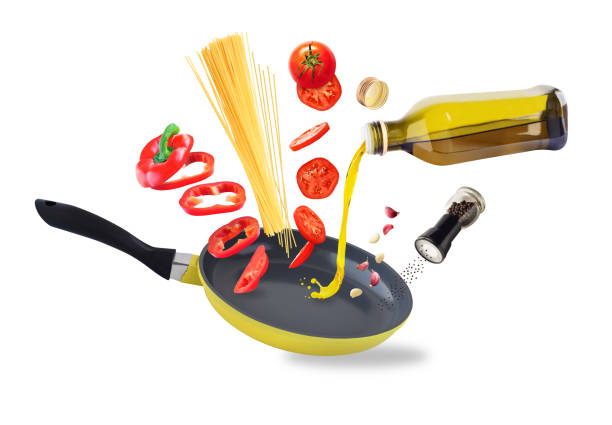 przygotowanie spaghetti i warzyw na patelni - spaghetti sauces pasta vegetable zdjęcia i obrazy z banku zdjęć