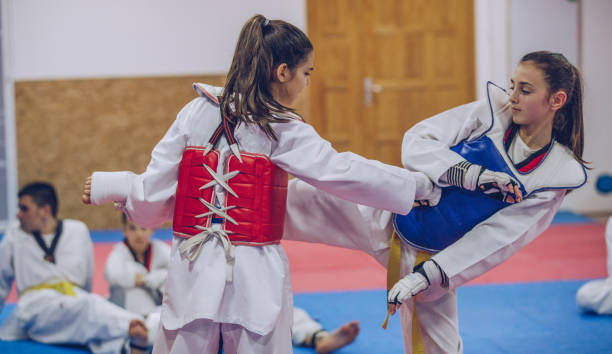 istock Kids on martial arts 943433998