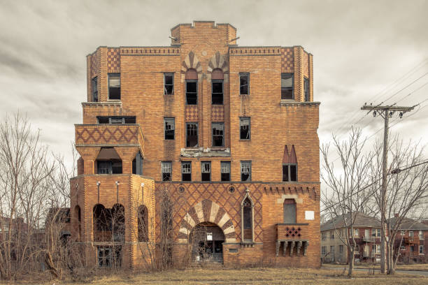istock Interesting facade of abandoned building 943455358
