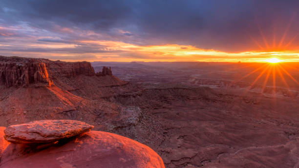 istock Canyonlands Grand Viewpoint Sunset 943479588