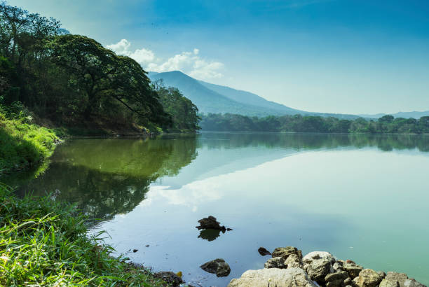 landscape of the laggon of chanmico - el salvador lake scenics nature imagens e fotografias de stock