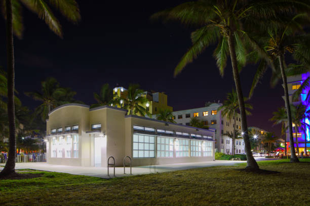 istock Night image of public restrooms Miami Beach Ocean Drive 943510574