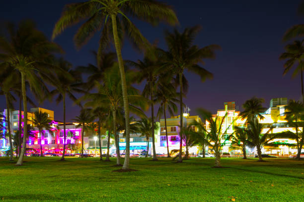 istock Night image of neon lights Miami Beach Ocean Drive 943510582