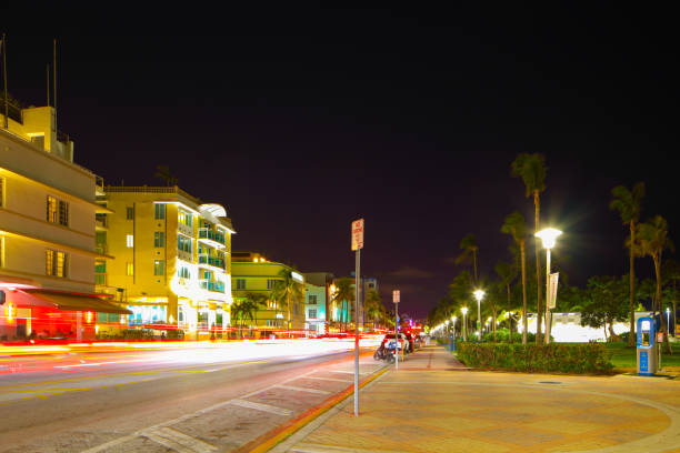istock Night image of neon lights Miami Beach Ocean Drive 943510592