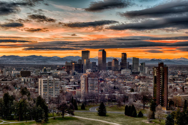 cheesman park view - denver skyline - fotografias e filmes do acervo