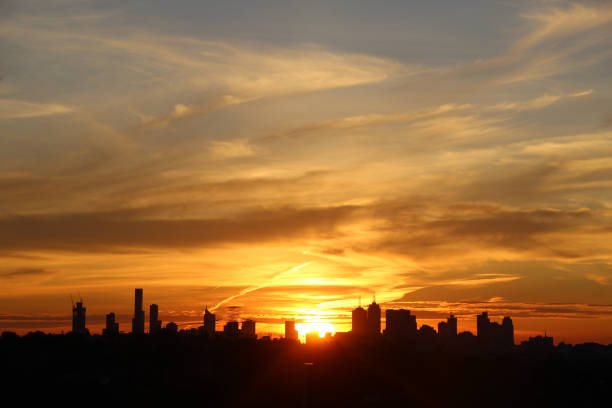 istock Silhouette of Melbourne city skyline 943570538