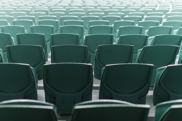 sedie in plastica da stadio in file di modello astratto - oval shape foto e immagini stock