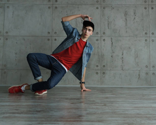 istock Teen boy dancing break dance 943597300