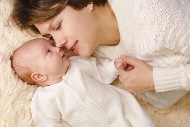 istock Mother and newborn daughter 943597334