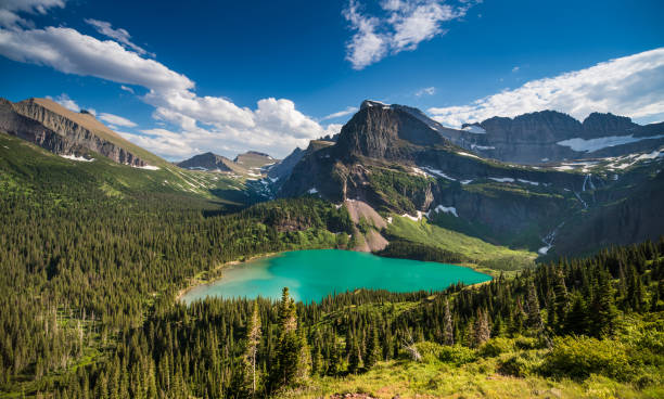 jezioro grinnell w parku narodowym glacier - scenics landscape extreme terrain uncultivated zdjęcia i obrazy z banku zdjęć