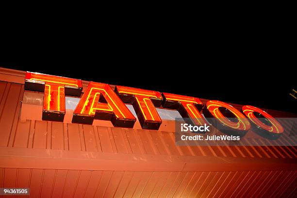 Tatuaje Foto de stock y más banco de imágenes de Ciudad - Ciudad, Color - Tipo de imagen, Cuarto de estar